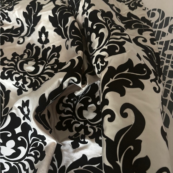 2 panel drapes new 54 w x 80 l plus king shams and decorative pillow - Picture 2 of 3